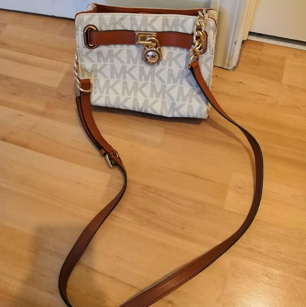Micheal Kors purse